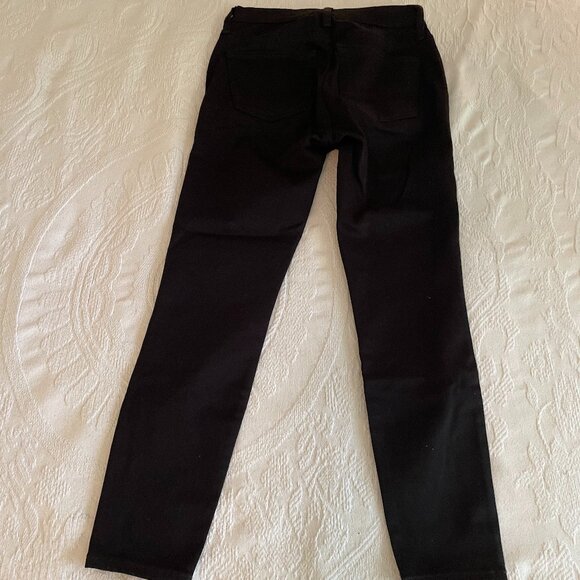 NWT: 8" stretchy toothpick jean in true black, size 25P - Picture 2 of 4